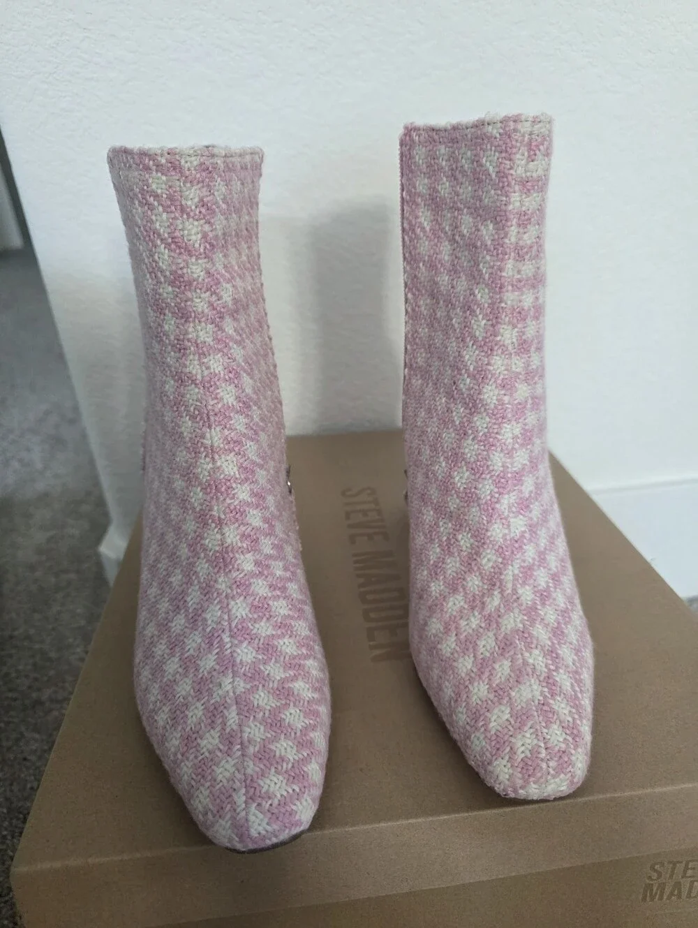 Steve Madden Women's Pink/White Houndstooth Tweed Ankle Boots (US 7.5)
